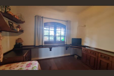 Casa de condomínio à venda com 221m², 4 quartos e 2 vagas