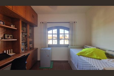 Casa de condomínio à venda com 221m², 4 quartos e 2 vagas