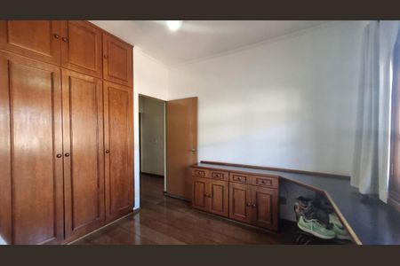 Casa de condomínio à venda com 221m², 4 quartos e 2 vagas