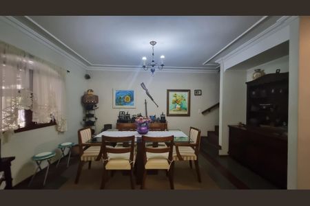 Casa de condomínio à venda com 221m², 4 quartos e 2 vagas