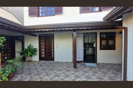 Casa de condomínio à venda com 221m², 4 quartos e 2 vagas