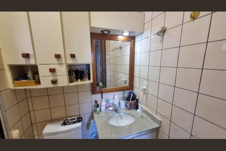 Casa de condomínio à venda com 221m², 4 quartos e 2 vagas