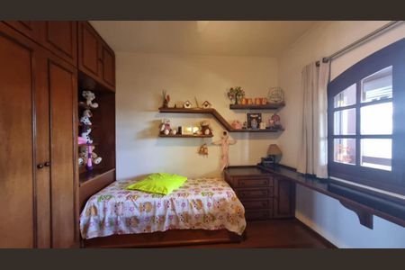 Casa de condomínio à venda com 221m², 4 quartos e 2 vagas