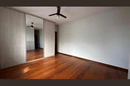 Casa à venda com 180m², 3 quartos e 2 vagas