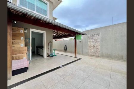 Casa à venda com 238m², 3 quartos e 3 vagas