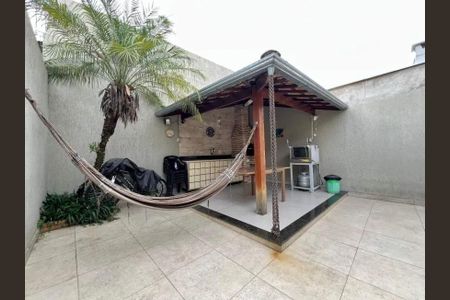 Casa à venda com 238m², 3 quartos e 3 vagas