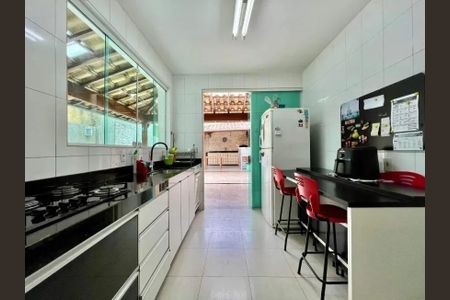 Casa à venda com 238m², 3 quartos e 3 vagas