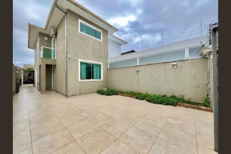 Casa à venda com 238m², 3 quartos e 3 vagas