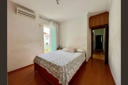 Casa à venda com 238m², 3 quartos e 3 vagas