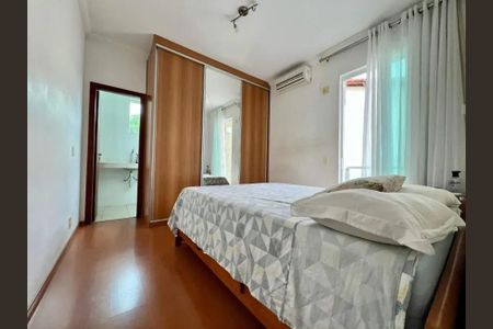 Casa à venda com 238m², 3 quartos e 3 vagas