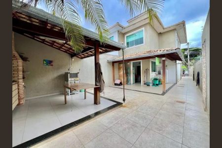 Casa à venda com 238m², 3 quartos e 3 vagas