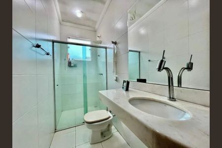 Casa à venda com 238m², 3 quartos e 3 vagas