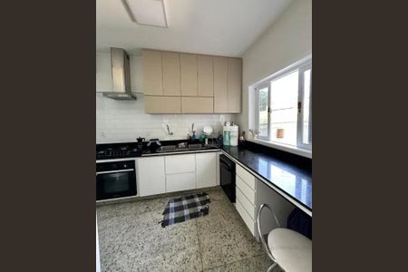 Casa à venda com 180m², 4 quartos e 3 vagas