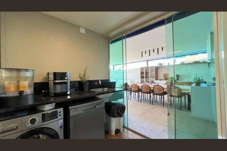 Apartamento à venda com 220m², 4 quartos e 4 vagas