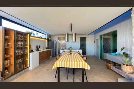 Apartamento à venda com 220m², 4 quartos e 4 vagas