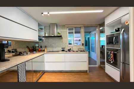 Apartamento à venda com 220m², 4 quartos e 4 vagas