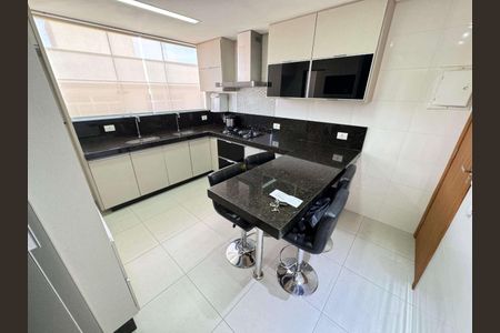 Apartamento à venda com 220m², 4 quartos e 3 vagas