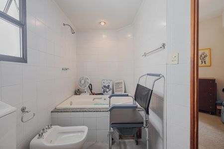 Apartamento à venda com 237m², 3 quartos e 3 vagasBanheiro da Suíte 3