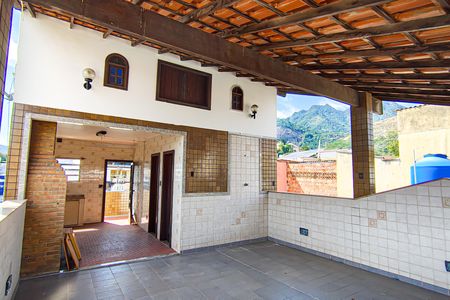 Casa de condomínio à venda com 235m², 4 quartos e 2 vagasterraço