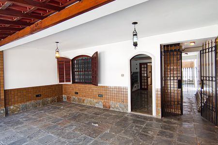 Casa de condomínio à venda com 235m², 4 quartos e 2 vagasfrente da casa