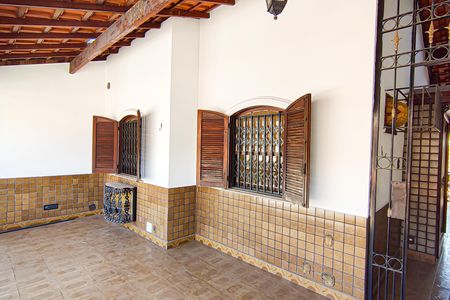 Casa de condomínio à venda com 235m², 4 quartos e 2 vagasvaranda