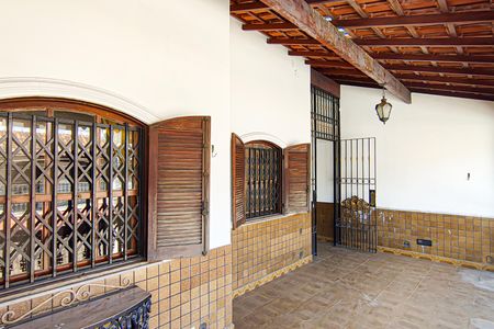 Casa de condomínio à venda com 235m², 4 quartos e 2 vagasvaranda