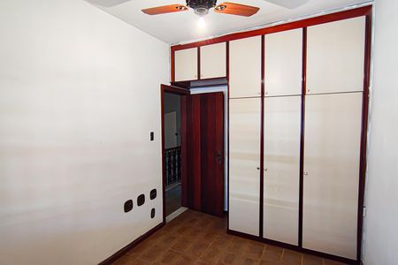 Casa de condomínio à venda com 235m², 4 quartos e 2 vagasQuarto