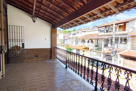 Casa de condomínio à venda com 235m², 4 quartos e 2 vagasvaranda