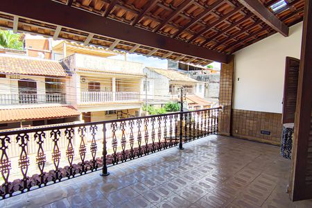 Casa de condomínio à venda com 235m², 4 quartos e 2 vagasvaranda