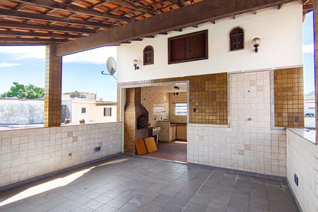 Casa de condomínio à venda com 235m², 4 quartos e 2 vagasterraço