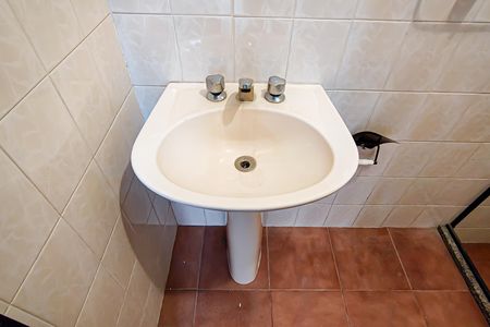 Casa de condomínio à venda com 235m², 4 quartos e 2 vagasBanheiro de Serviço