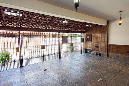 Casa de condomínio à venda com 235m², 4 quartos e 2 vagasfrente da casa