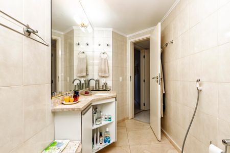 Apartamento para alugar com 137m², 2 quartos e 2 vagas Apartamento para alugar com 137m², 2 quartos e 2 vagasBanheiro da Suíte 1