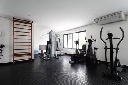 Apartamento à venda com 227m², 3 quartos e 3 vagas Apartamento à venda com 227m², 3 quartos e 3 vagasÁrea comum - Academia