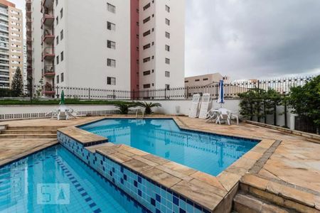 Apartamento à venda com 227m², 3 quartos e 3 vagas Apartamento à venda com 227m², 3 quartos e 3 vagasÁrea comum - Piscina