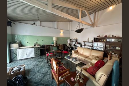Casa à venda com 209m², 3 quartos e 1 vaga Casa à venda com 209m², 3 quartos e 1 vagaÁrea comum - Salão
