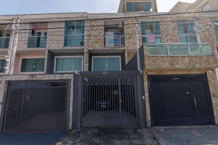 Casa à venda com 126m², 3 quartos e 2 vagas Casa à venda com 126m², 3 quartos e 2 vagasFachada