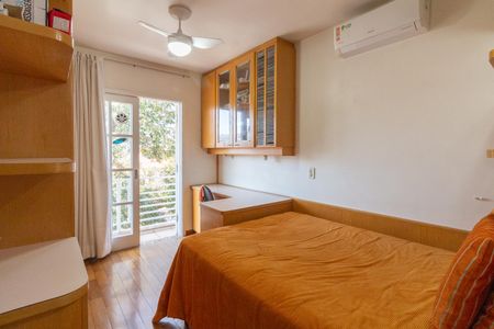 Casa à venda com 310m², 4 quartos e 2 vagas Casa à venda com 310m², 4 quartos e 2 vagasQuarto 1