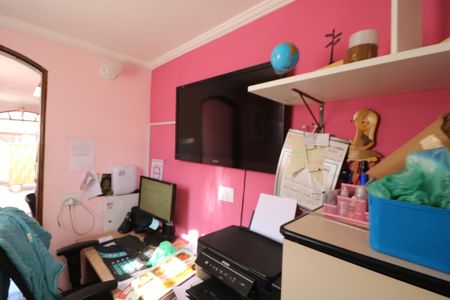 Casa à venda com 270m², 4 quartos e 2 vagasEscritório