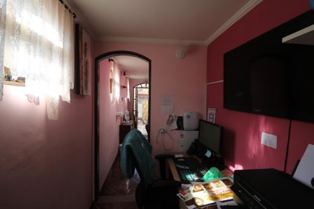 Casa à venda com 270m², 4 quartos e 2 vagasEscritório