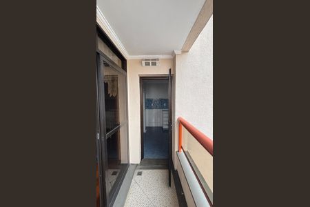 Apartamento à venda com 180m², 3 quartos e 2 vagas Apartamento à venda com 180m², 3 quartos e 2 vagasVaranda