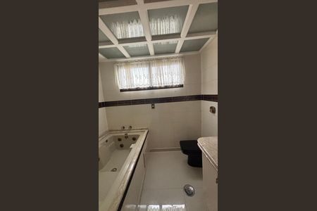 Apartamento à venda com 180m², 3 quartos e 2 vagas Apartamento à venda com 180m², 3 quartos e 2 vagasBanheiro da Suíte