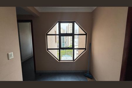 Apartamento à venda com 180m², 3 quartos e 2 vagas Apartamento à venda com 180m², 3 quartos e 2 vagasÁrea de Serviço