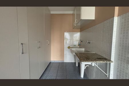 Apartamento à venda com 180m², 3 quartos e 2 vagas Apartamento à venda com 180m², 3 quartos e 2 vagasÁrea de Serviço