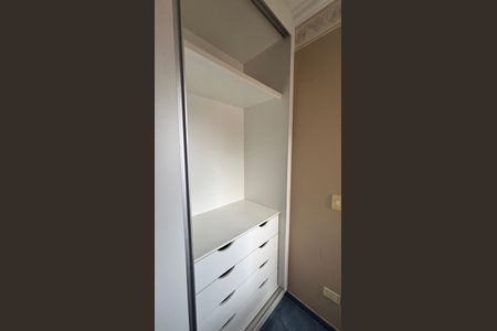 Apartamento à venda com 180m², 3 quartos e 2 vagas Apartamento à venda com 180m², 3 quartos e 2 vagasQuarto de Serviço