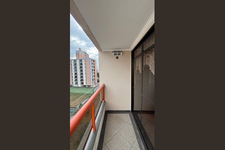 Apartamento à venda com 180m², 3 quartos e 2 vagas Apartamento à venda com 180m², 3 quartos e 2 vagasVaranda