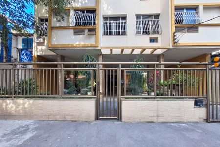 Apartamento à venda com 80m², 2 quartos e 1 vaga Apartamento à venda com 80m², 2 quartos e 1 vagaFachada