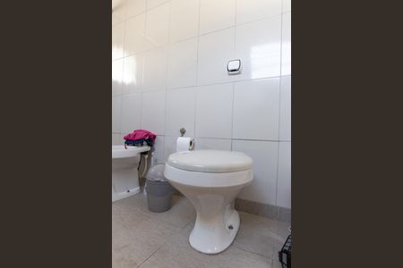 Casa à venda com 200m², 3 quartos e 1 vagaBanheiro 1