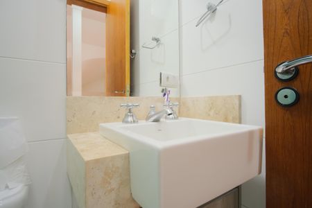 Casa de condomínio à venda com 163m², 3 quartos e 2 vagasBanheiro Social