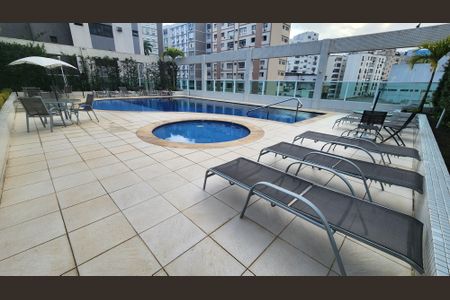 Apartamento para alugar com 167m², 3 quartos e 3 vagas Apartamento para alugar com 167m², 3 quartos e 3 vagasÁrea comum - Piscina
